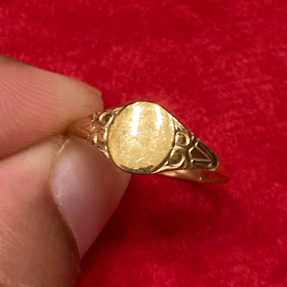 Signet 9k Pinky Ring size 5.5